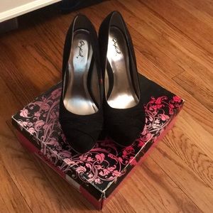 Qupid Black Platforms